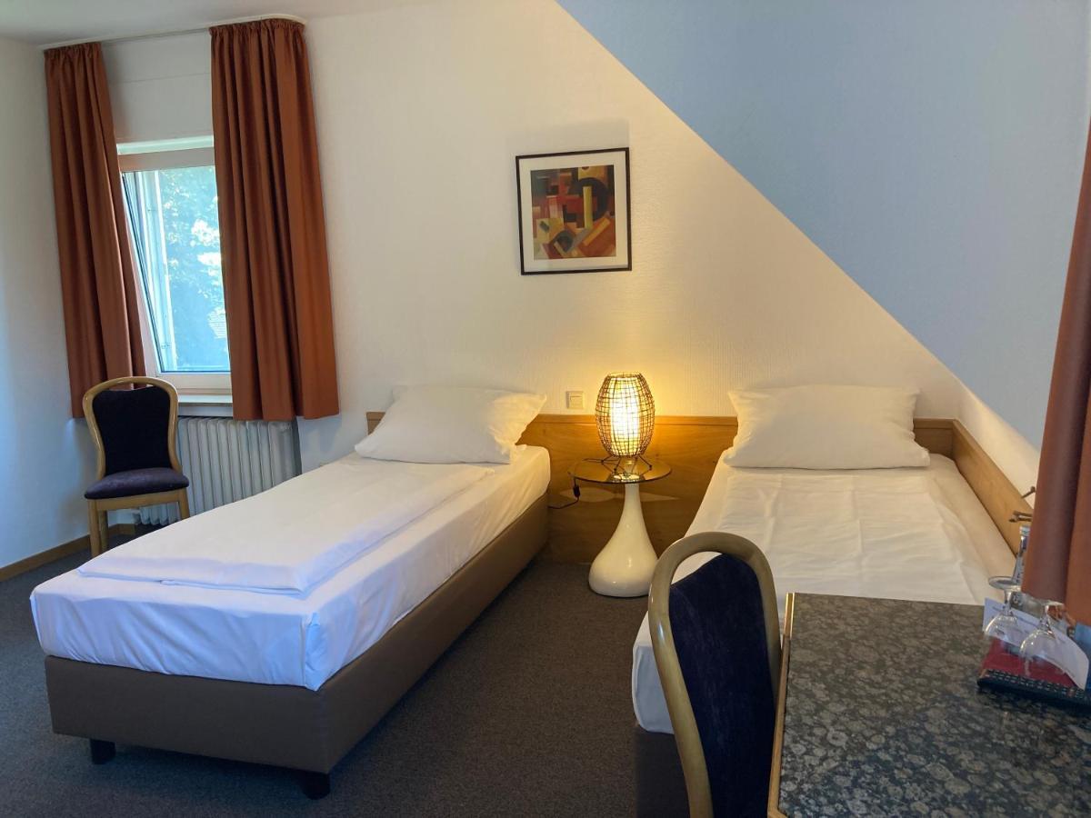 เรสเทอรองต์-โฮเทล เฮาส์ มือเลนบรอค Hotel แชร์มเบค ภายนอก รูปภาพ