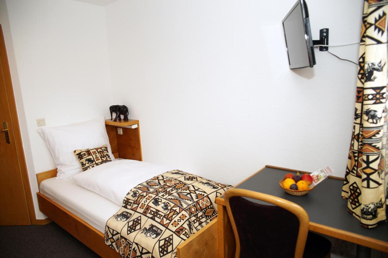 เรสเทอรองต์-โฮเทล เฮาส์ มือเลนบรอค Hotel แชร์มเบค ภายนอก รูปภาพ